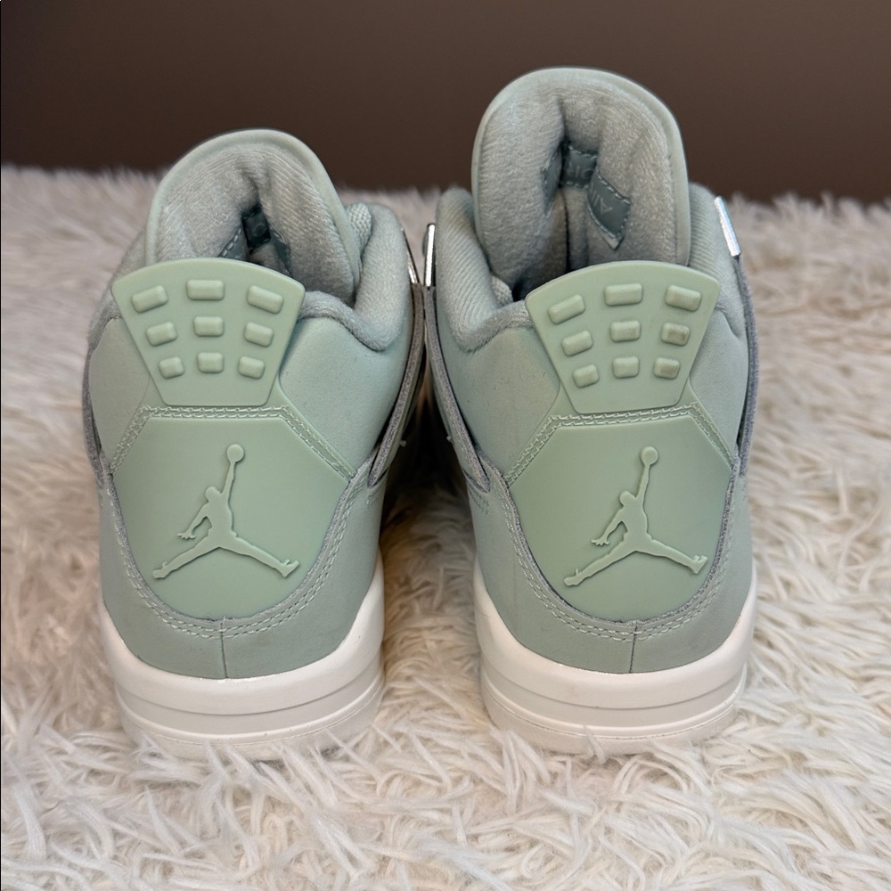 Air Jordan 4 Seafoam Women’s Size 7 Sneakers Light Green Clean Condition - Picture 4 of 9